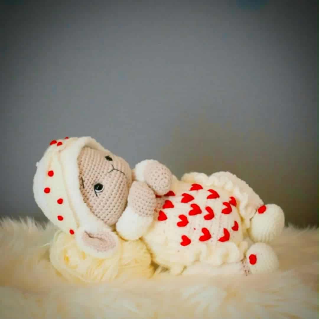 Adorable handmade crochet sheep, Igrače in blago za otroke, kupiti online