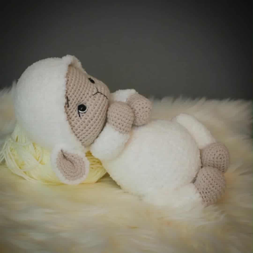 Adorable handmade crochet sheep, Igrače in blago za otroke, kupiti online