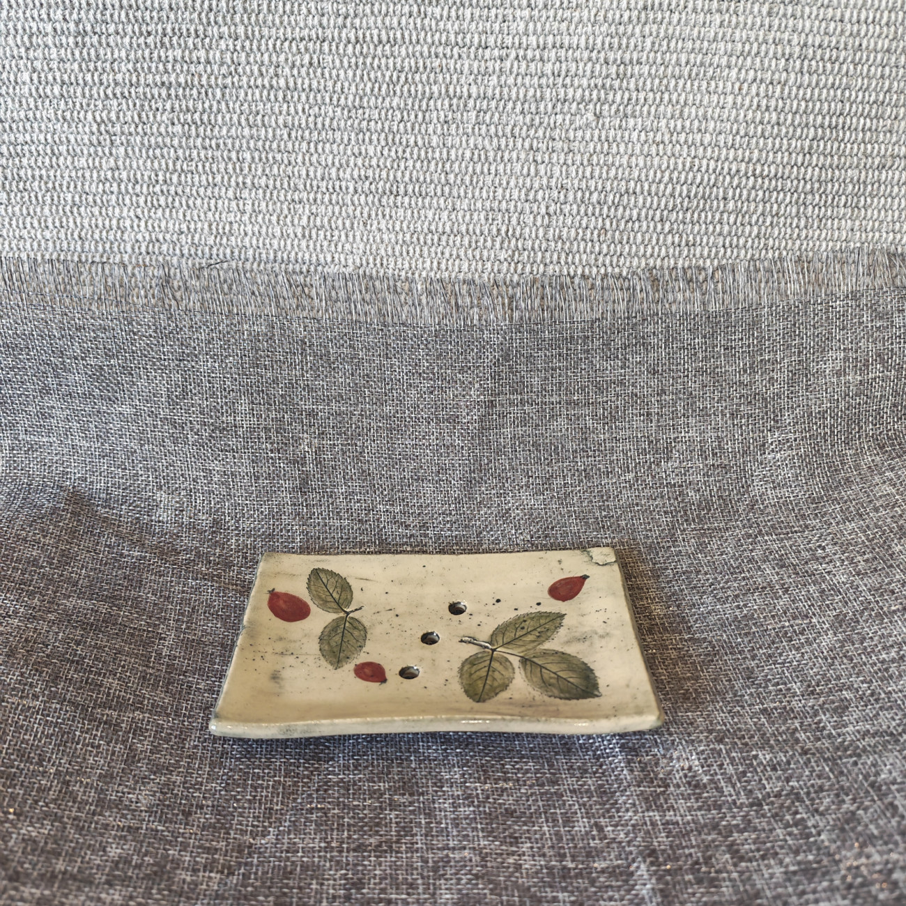 Posodica za milo Šipek, Ceramica in steklo, kupiti online