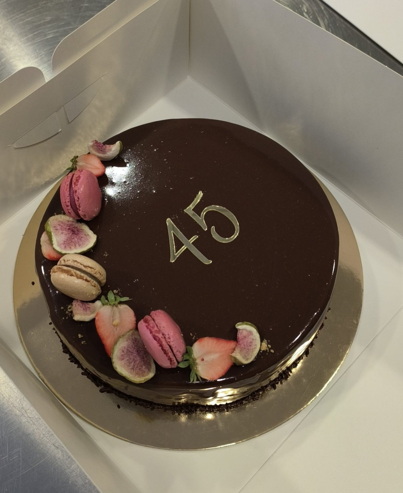 Moderna Cake 45 Figa, Rojstni dan, kupiti online