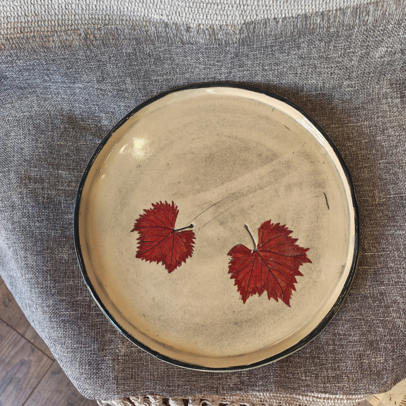 Pladenj okrogel Trta, Ceramica in steklo, kupiti online