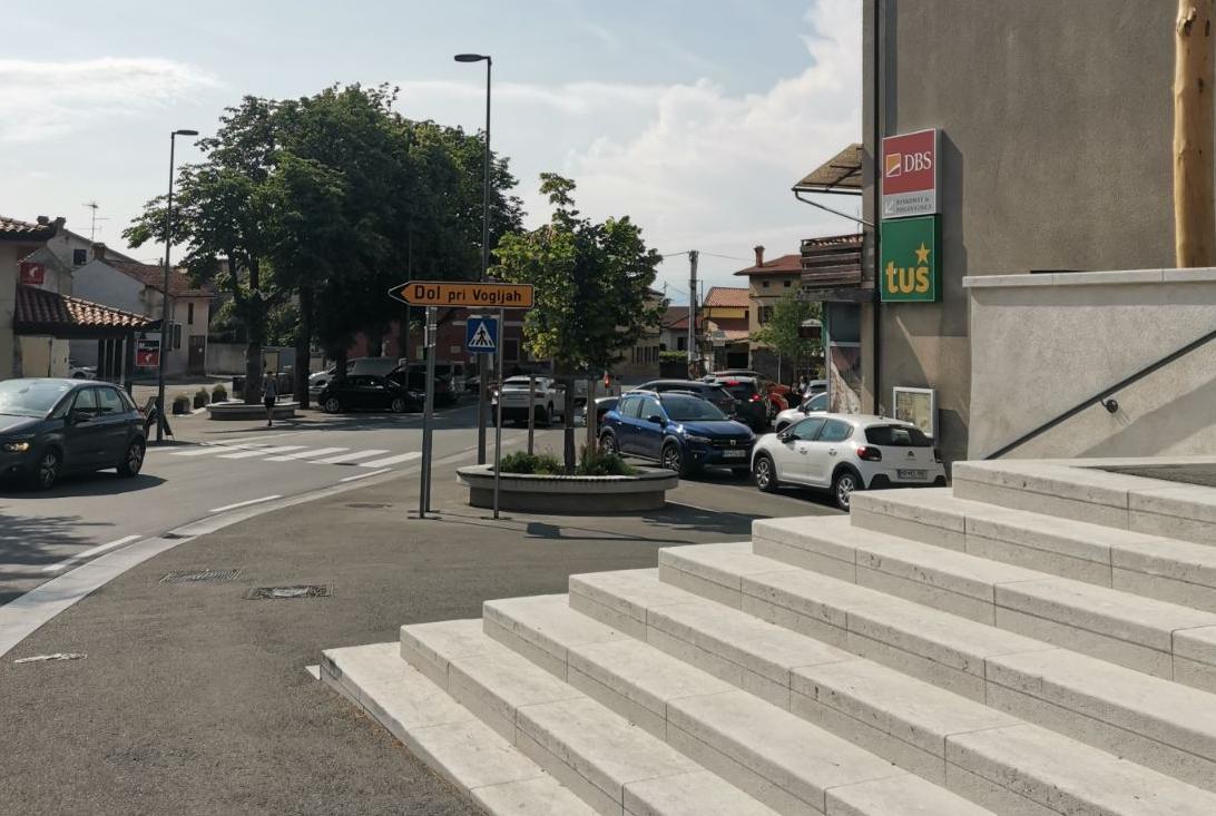 Prometni znak je poškodovan | Dutovlje | Probleme | Foto #1