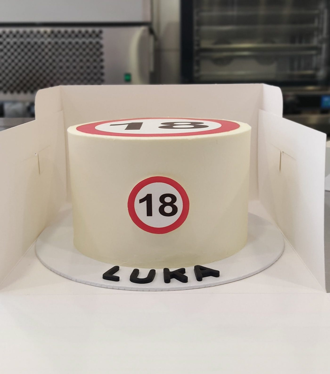 Kuchen Luka 18, Otroški rojstni dan, kupiti online