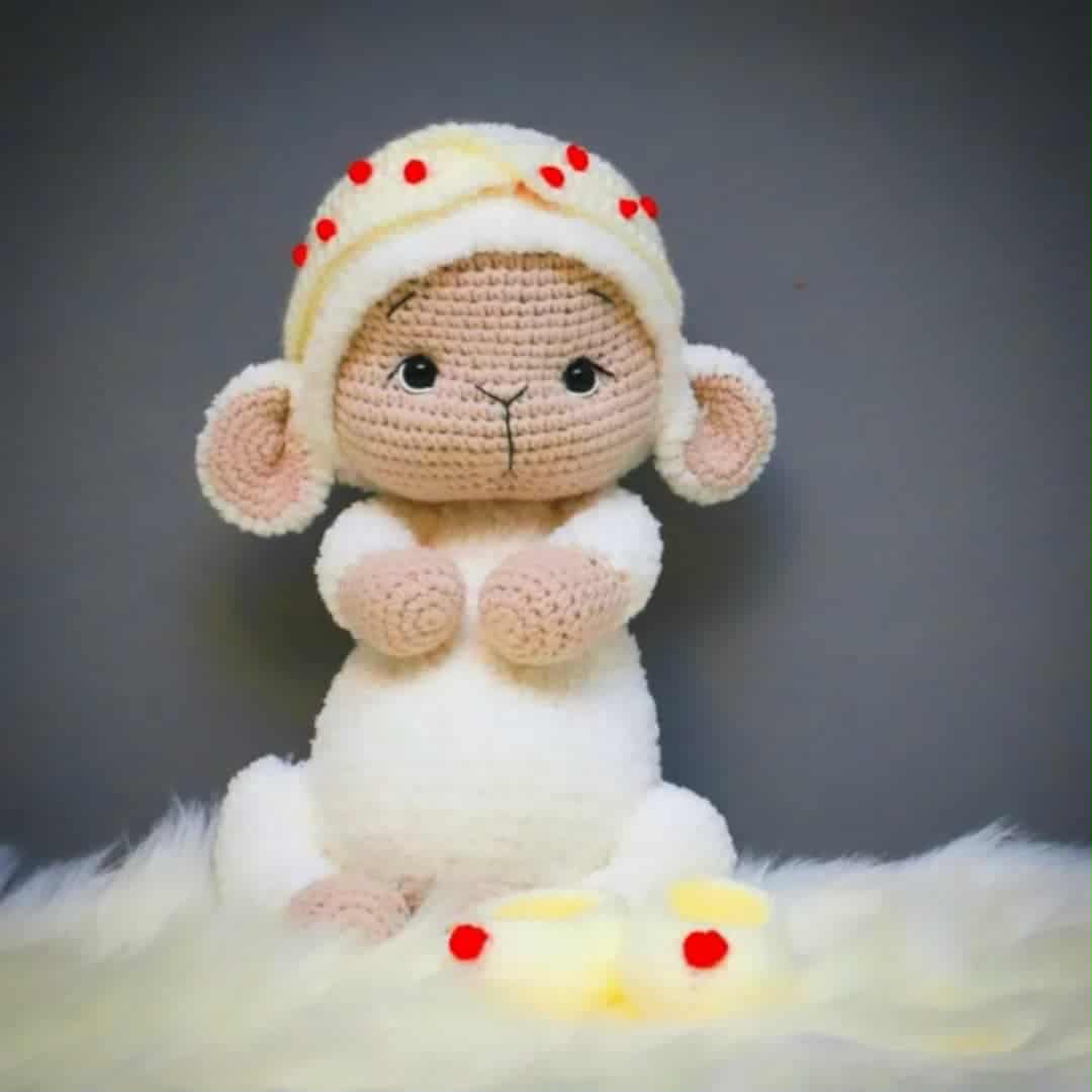 Adorable handmade crochet sheep, Igrače in blago za otroke, kupiti online