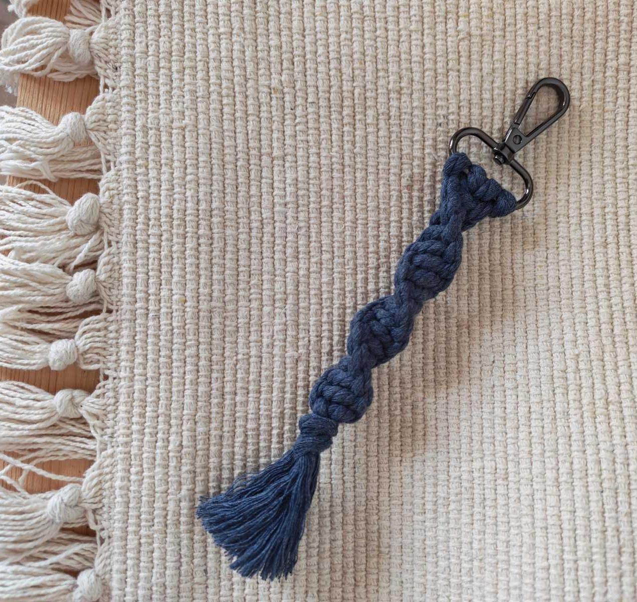 Obesek za ključe Trakec, Darila in spominki, kupiti online