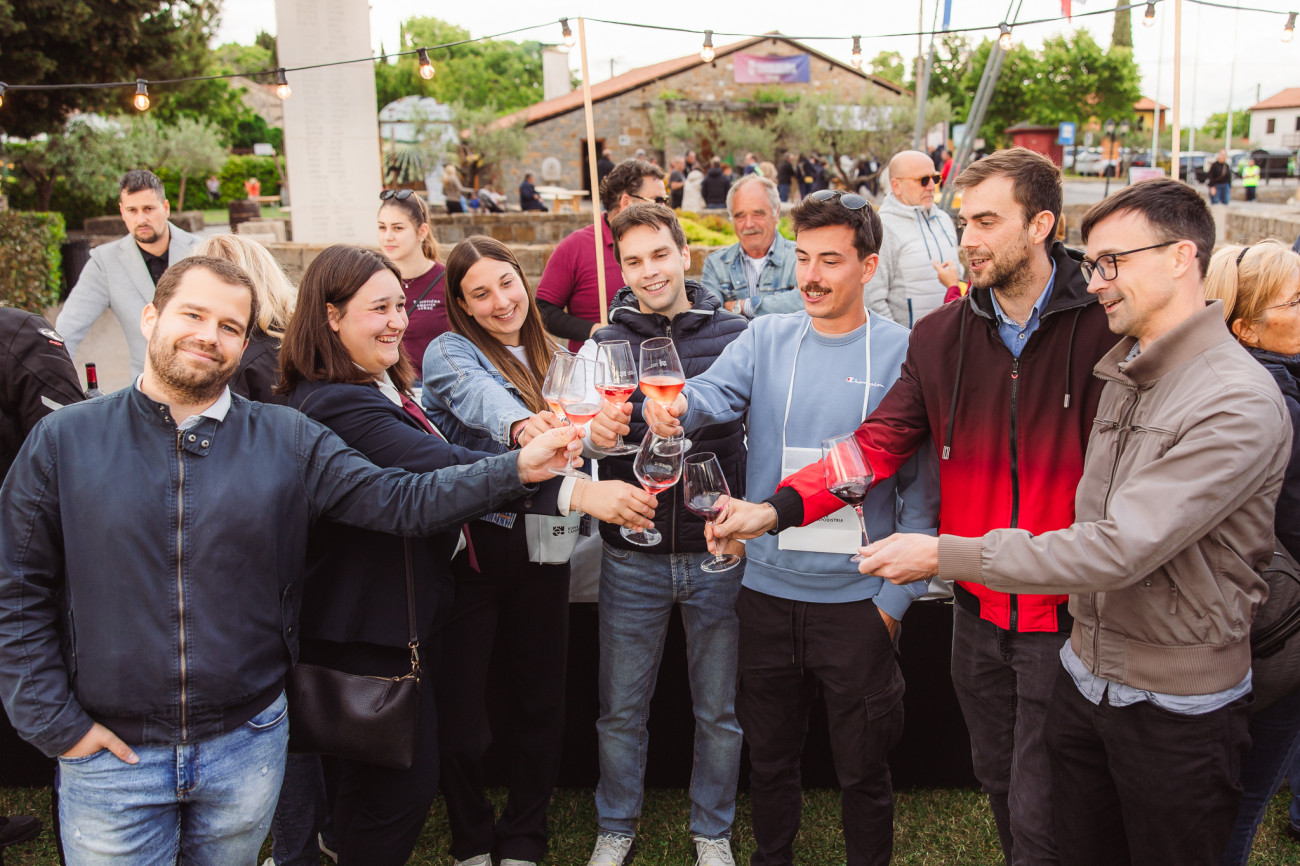 53. PRAZNIK REFOŠKA IN SLOVENSKE ISTRE | Culinary event | Marezige | Events | Image #1