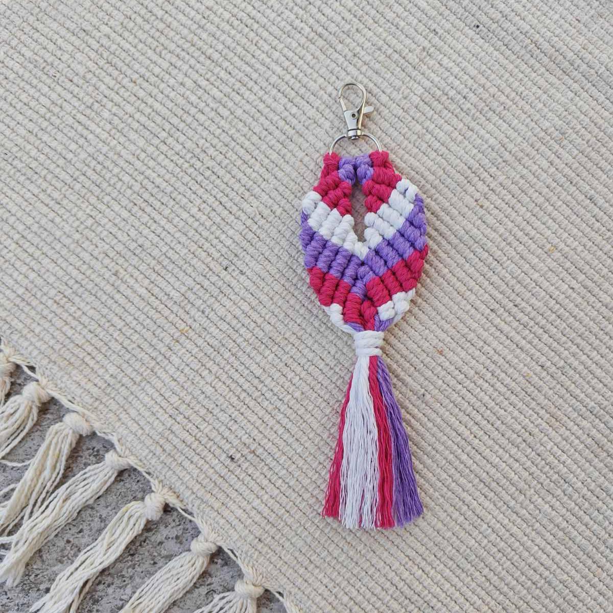 Obesek za ključe Trakec, Darila in spominki, kupiti online