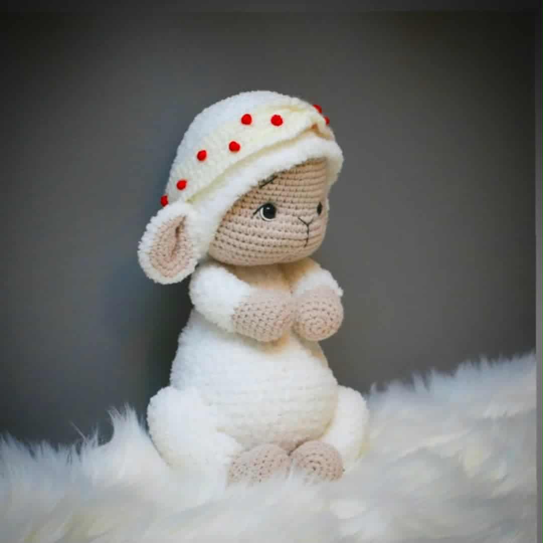 Adorable handmade crochet sheep, Igrače in blago za otroke, kupiti online