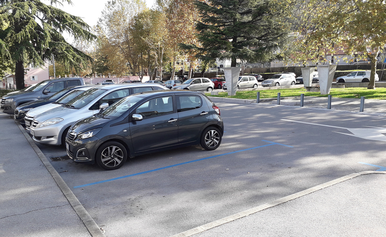 Парковка pri enoti,   | Sežana | Словения | Фото #1