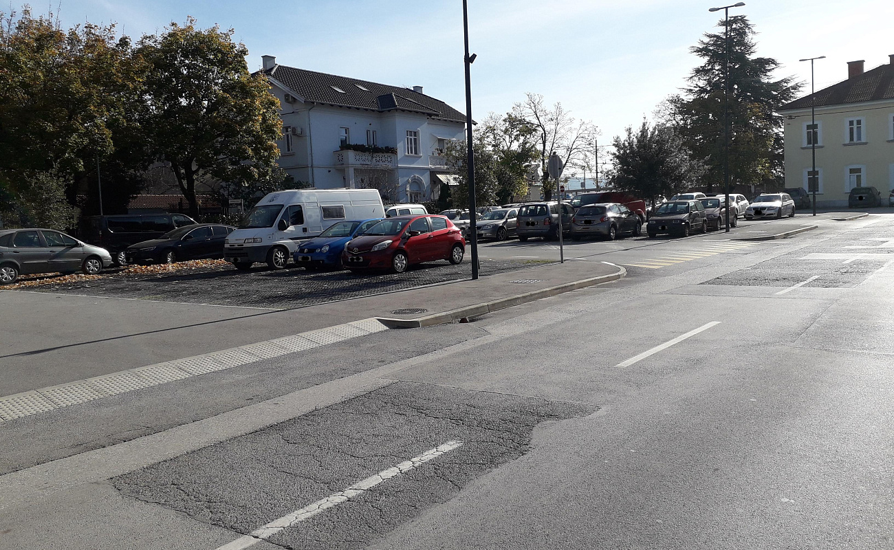 Parking lot Železniška postaja,   | Sežana | Slovenia | Image #1