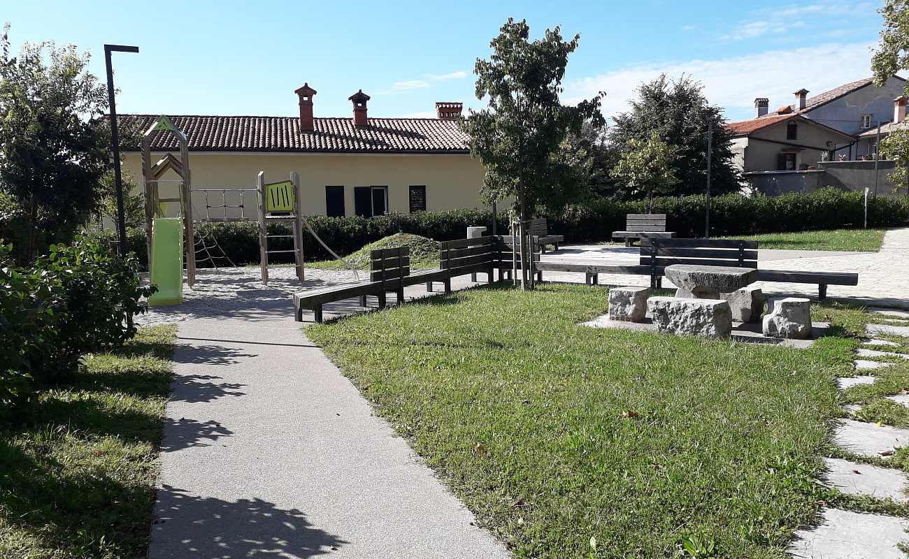 Otroško igrišče,   | Komen | Slovenia | Image #1