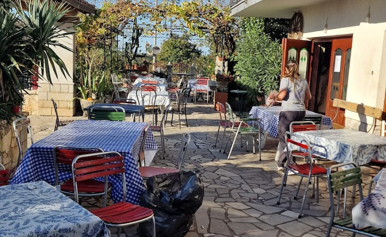 Osmica Luin,   | Komen | Slovenia | Foto #1