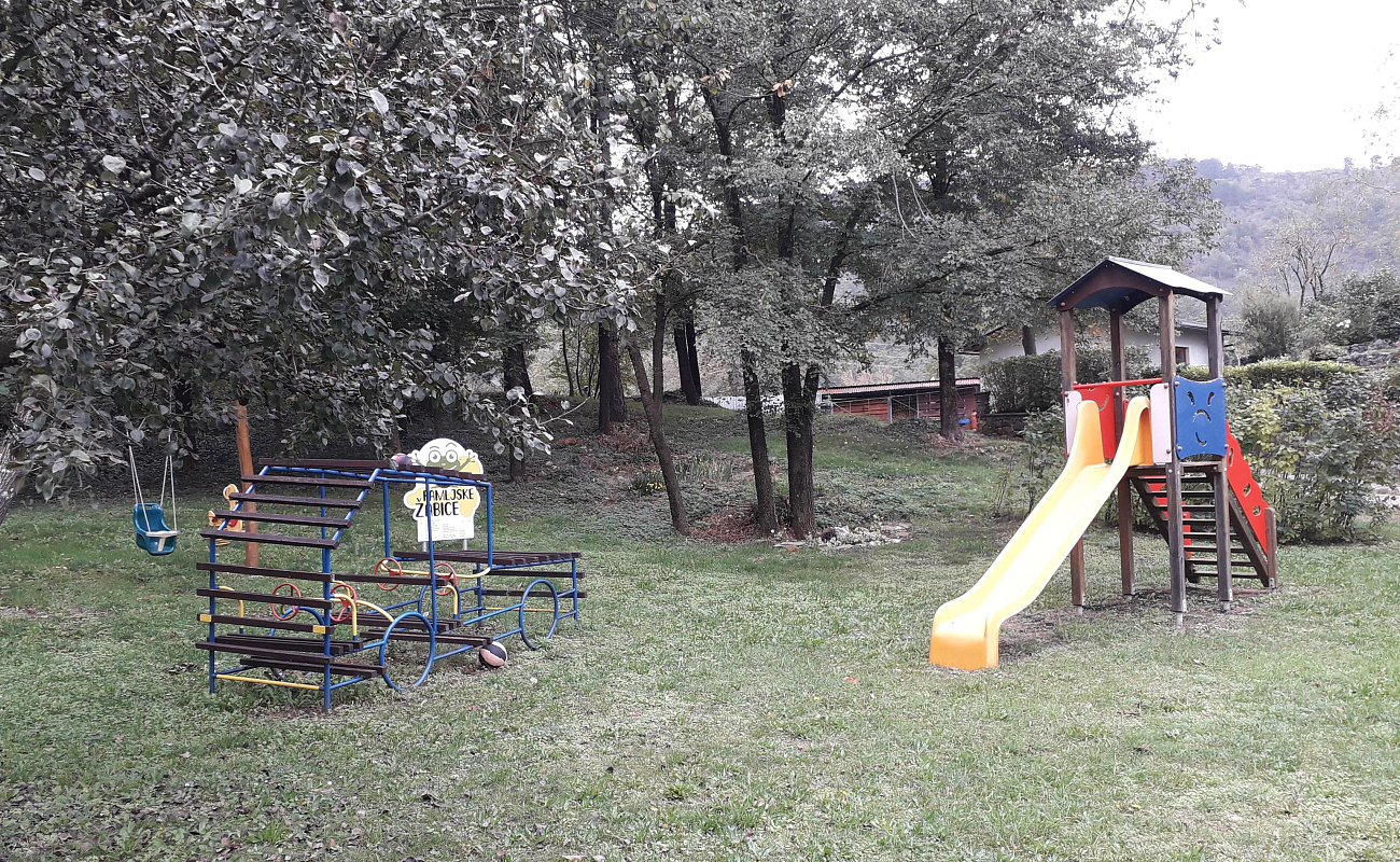 Детская площадка Famljske žabice,   | Vremski Britof | Словения | Фото #1