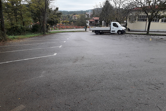 Parking lot pri šoli |  Dutovlje |  Slovenia