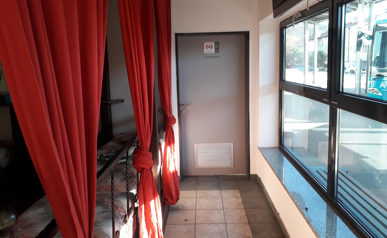 Туалет pri avtobusni postaji,   | Sežana | Словения | Фото #1