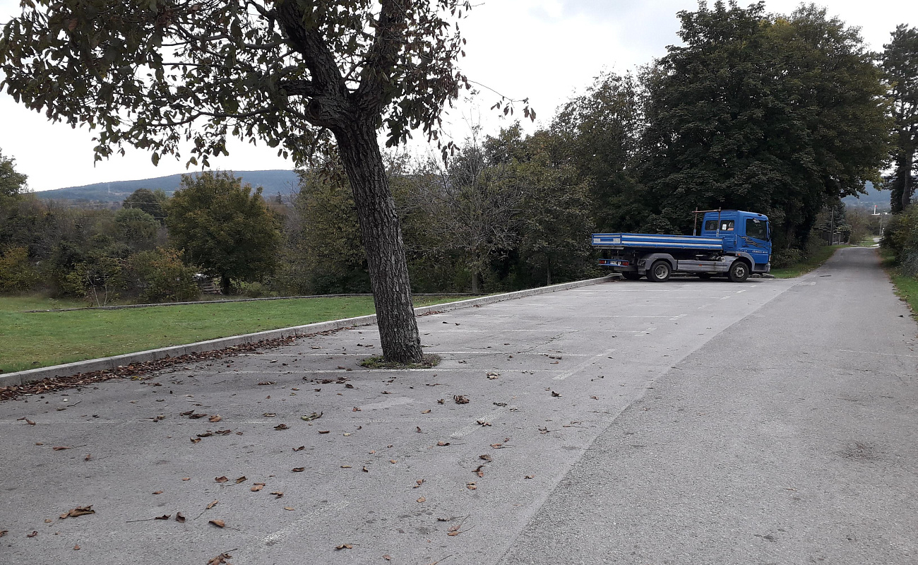 Parkirišče pri pokopališču,   | Povir | Slovenija | Slika #1