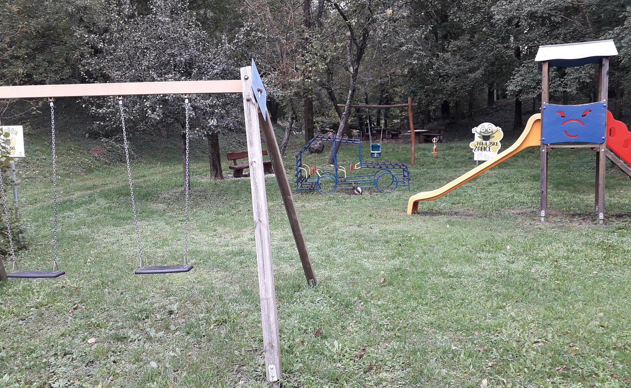 Детская площадка Famljske žabice,   | Vremski Britof | Словения | Фото #2