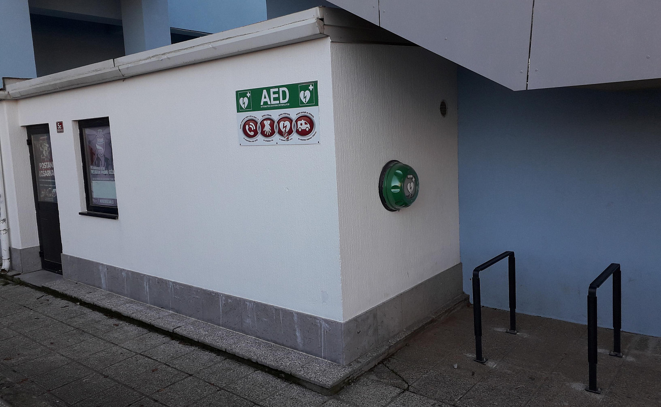Automatisierter externer Defibrillator (AED),   | Sežana | Slowenien | Foto #1