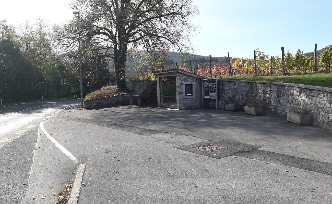 Avtobusna postaja,   | Šmarje pri Sežani | Slovenija | Slika #1