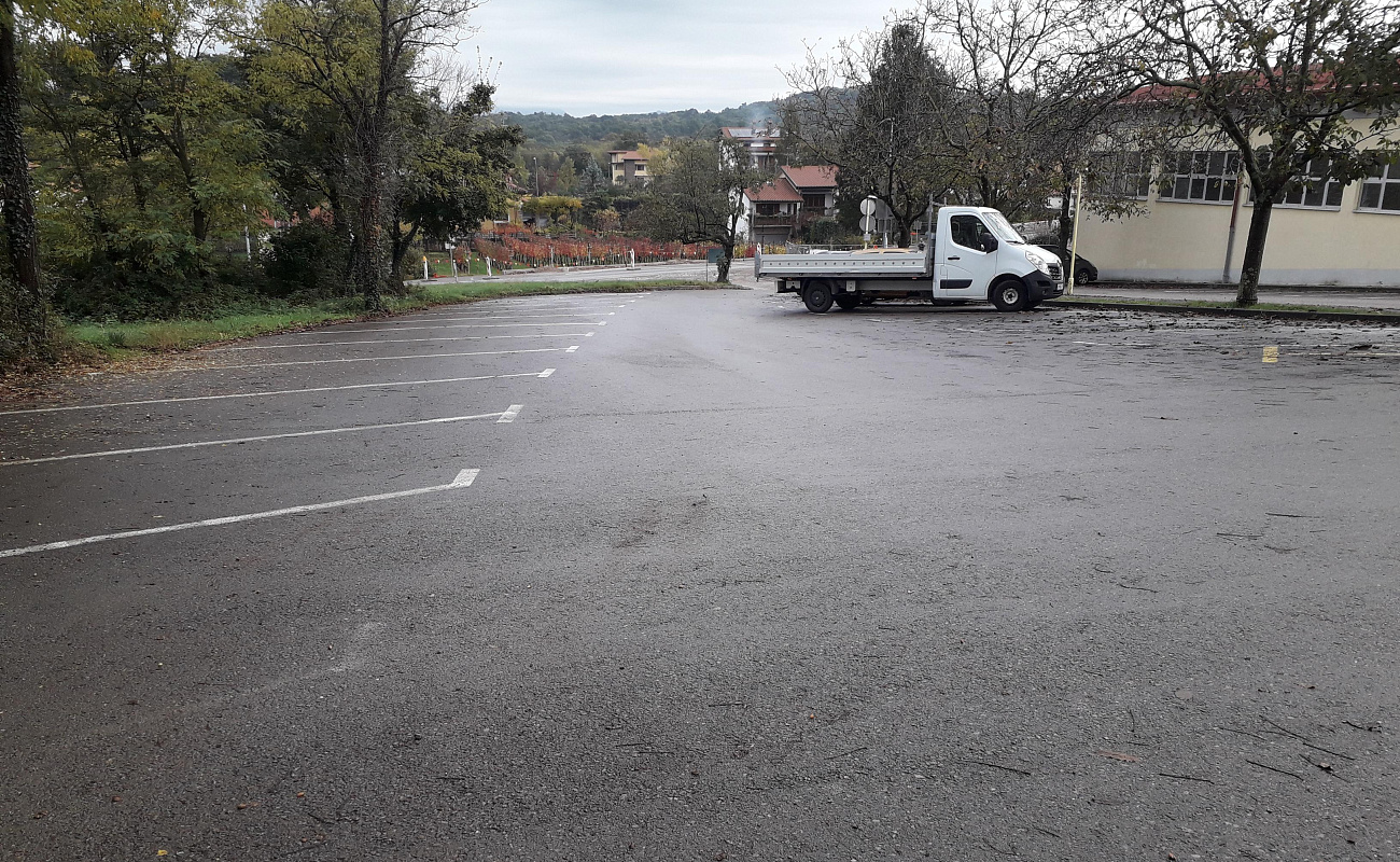 Парковка pri šoli,   | Dutovlje | Словения | Фото #1