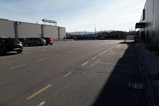 Parkirišče Tuš |  Sežana |  Slovenija