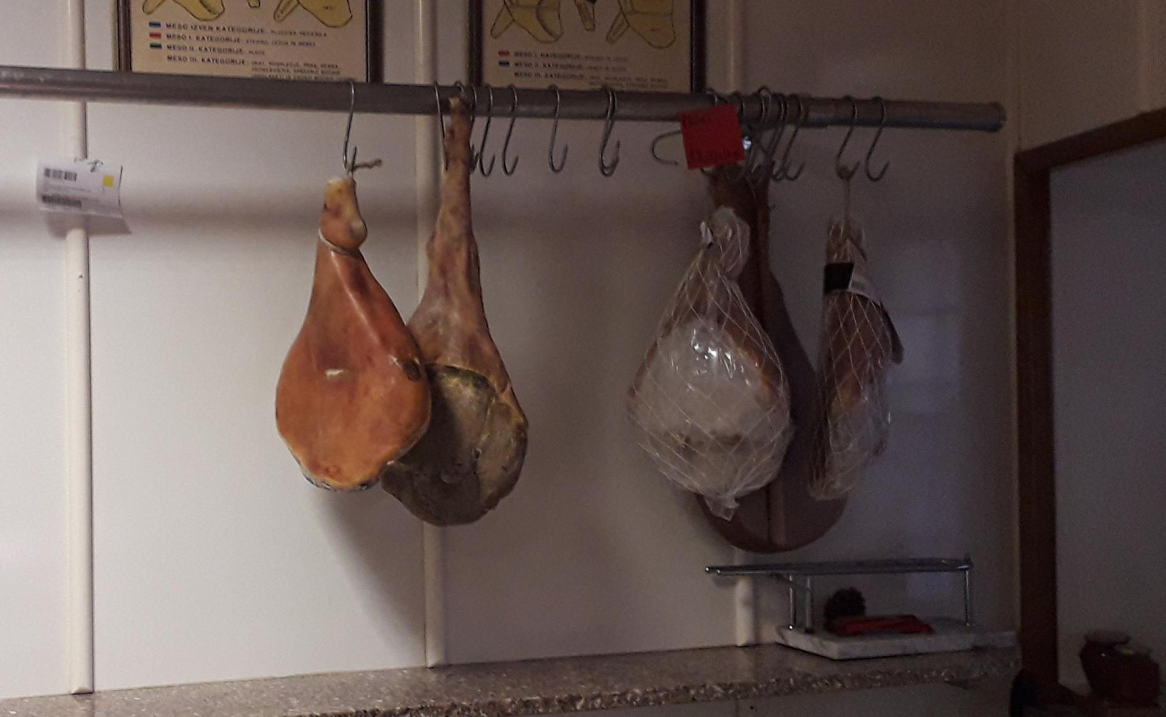 Mesnica in delikatesa,   | Dutovlje | Slovenija | Slika #3