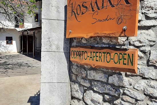 Kmetija Kosmina |  Brje pri Komnu |  Slovenija