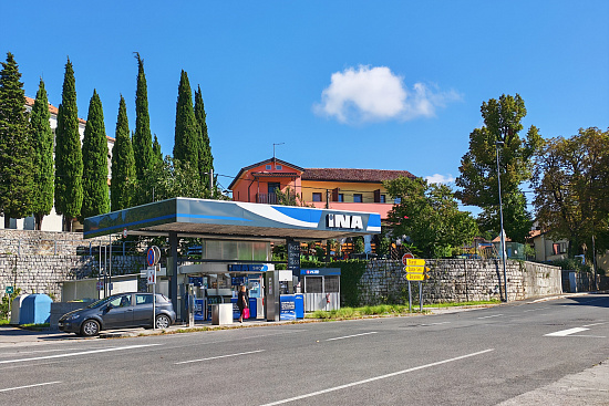 Bencinska črpalka INA |  Komen |  Slovenija