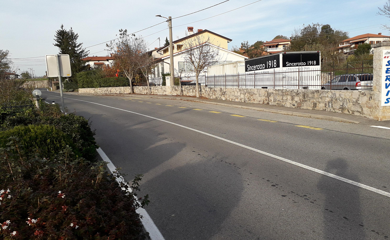 Avtobusna postaja,   | Šmarje pri Sežani | Slovenia | Foto #1